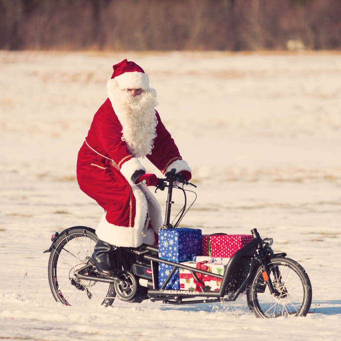 besoffener weihnachtsmann fahrrad